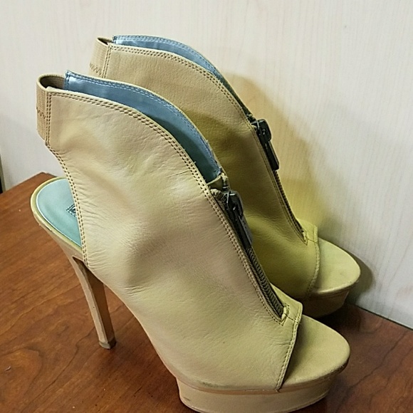 H by Halston. Heels size 8.5 - Picture 3 of 8